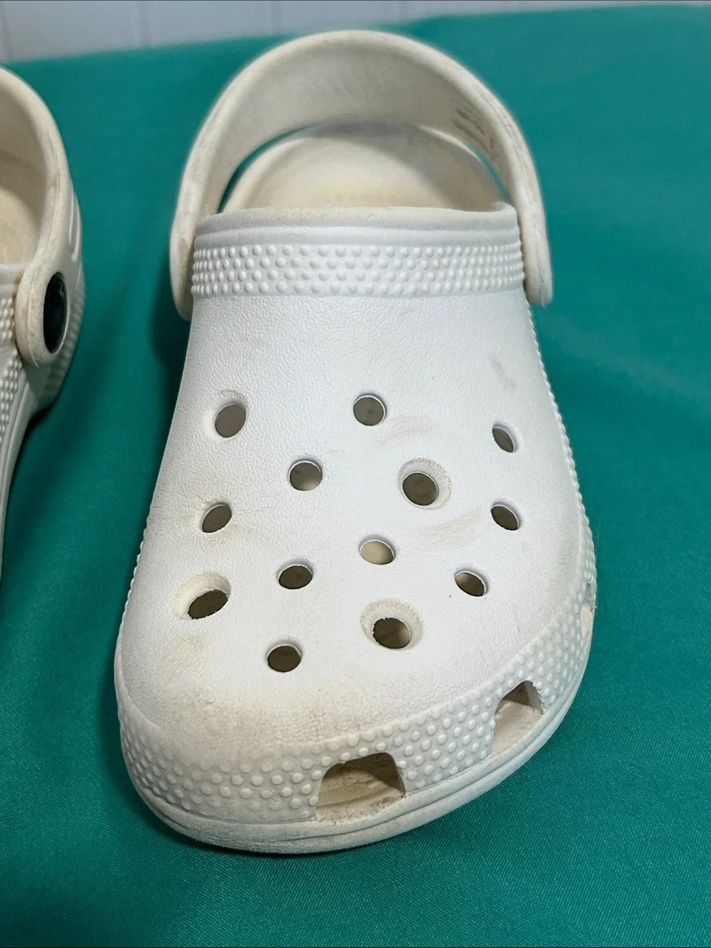 CROCS Kids White Clog Sandals with Heel Strap Sz: c11
